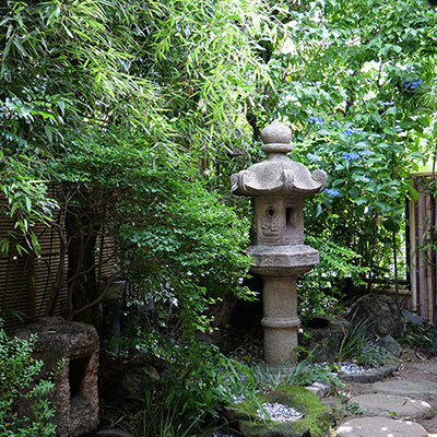 Private garden facing to the living room.
